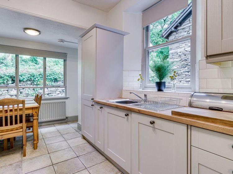 Gorgeous Cottage In Bowness Exterior photo